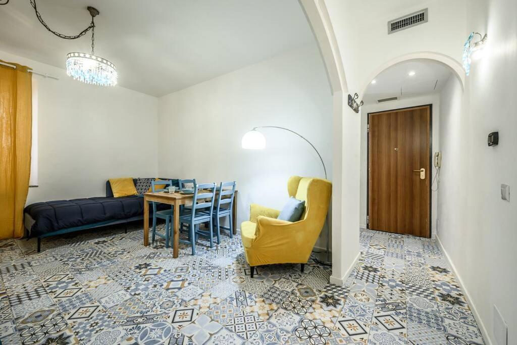 Ferienwohnung Le Finestre Sul Borgo 2 Parma Exterior foto